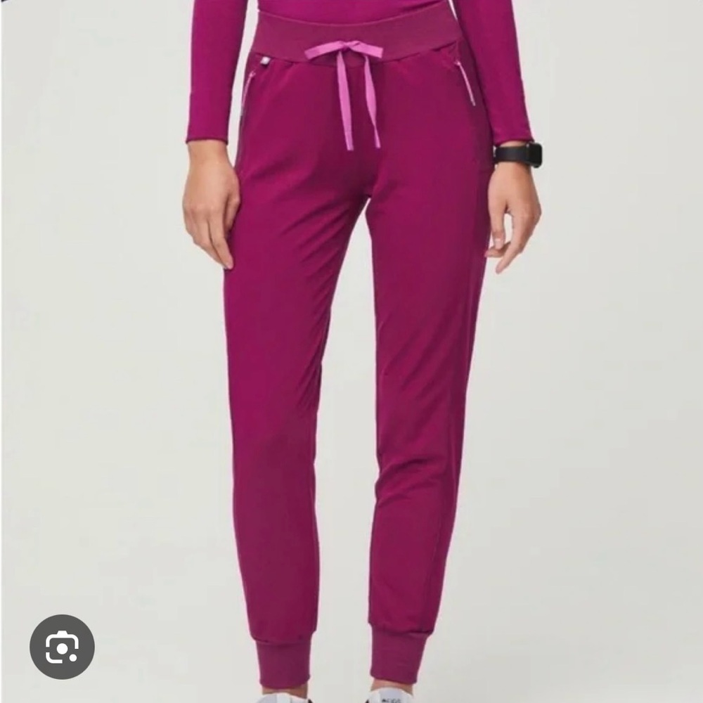 Figs Women's Magenta Jogger Pants